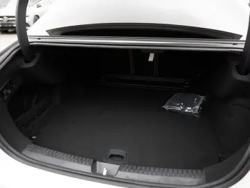 MERCEDES-BENZ E 200 4M AMG-Sport Super Pano Burm Distr Night
