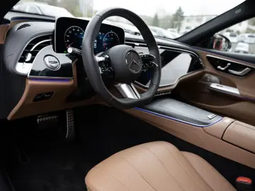 MERCEDES-BENZ E 200 4M AMG-Sport Super Pano Burm Distr Night