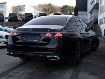 MERCEDES-BENZ E 220 d 4M AMG-Sport Super Pano Burm D…