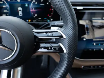 MERCEDES-BENZ E 220 d 4M AMG-Sport Super Pano Burm D…