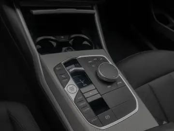 BMW 318i GeschwindigReg DAB PDC Widscreen Cockpit