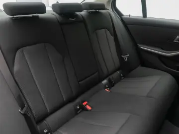 BMW 318i GeschwindigReg DAB PDC Widscreen Cockpit
