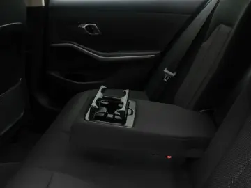 BMW 318i GeschwindigReg DAB PDC Widscreen Cockpit