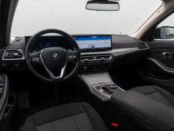 BMW 318i GeschwindigReg DAB PDC Widscreen Cockpit