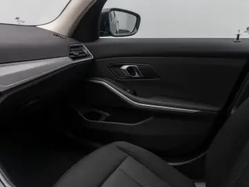 BMW 318i GeschwindigReg DAB PDC Widscreen Cockpit