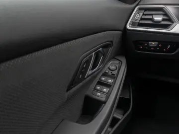 BMW 318i GeschwindigReg DAB PDC Widscreen Cockpit