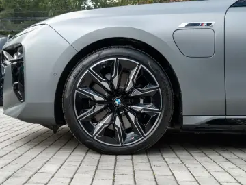 BMW M760e INDIVIDUAL.TOPZUSTAND.B&W.EX.DRIVE.5 100