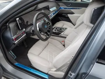 BMW M760e INDIVIDUAL.TOPZUSTAND.B&W.EX.DRIVE.5 100