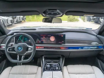 BMW M760e INDIVIDUAL.TOPZUSTAND.B&W.EX.DRIVE.5 100