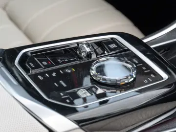 BMW M760e INDIVIDUAL.TOPZUSTAND.B&W.EX.DRIVE.5 100