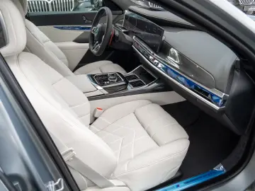 BMW M760e INDIVIDUAL.TOPZUSTAND.B&W.EX.DRIVE.5 100