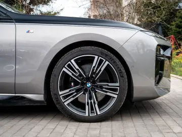 BMW i7 60 M SPORT.KRISTALL.TWO-TONE.TV.AUTOTÜR.FOND