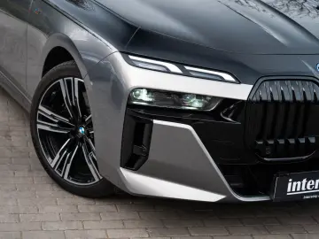 BMW i7 60 M SPORT.KRISTALL.TWO-TONE.TV.AUTOTÜR.FOND