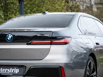 BMW i7 60 M SPORT.KRISTALL.TWO-TONE.TV.AUTOTÜR.FOND