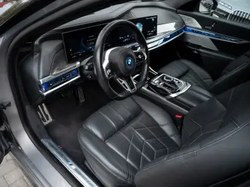 BMW i7 60 M SPORT.KRISTALL.TWO-TONE.TV.AUTOTÜR.FOND