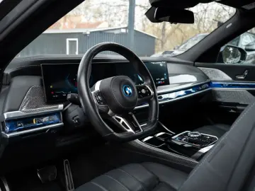 BMW i7 60 M SPORT.KRISTALL.TWO-TONE.TV.AUTOTÜR.FOND