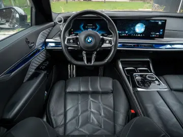 BMW i7 60 M SPORT.KRISTALL.TWO-TONE.TV.AUTOTÜR.FOND