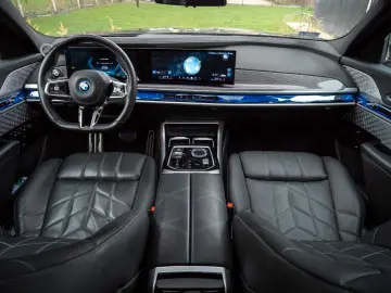 BMW i7 60 M SPORT.KRISTALL.TWO-TONE.TV.AUTOTÜR.FOND