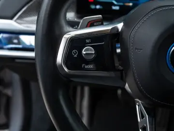 BMW i7 60 M SPORT.KRISTALL.TWO-TONE.TV.AUTOTÜR.FOND