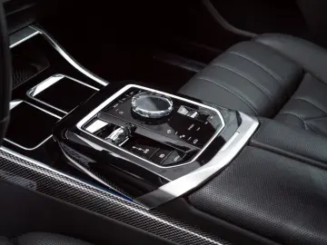 BMW i7 60 M SPORT.KRISTALL.TWO-TONE.TV.AUTOTÜR.FOND