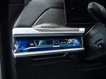 BMW i7 60 M SPORT.KRISTALL.TWO-TONE.TV.AUTOTÜR.FOND