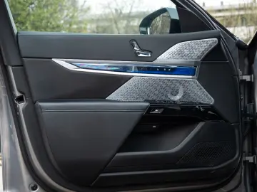 BMW i7 60 M SPORT.KRISTALL.TWO-TONE.TV.AUTOTÜR.FOND