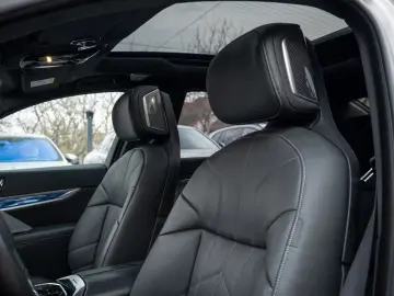 BMW i7 60 M SPORT.KRISTALL.TWO-TONE.TV.AUTOTÜR.FOND
