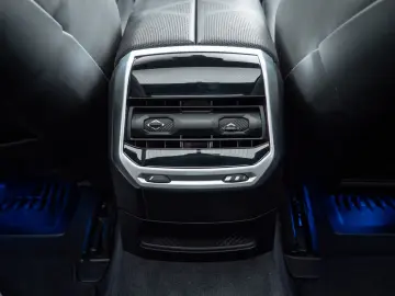 BMW i7 60 M SPORT.KRISTALL.TWO-TONE.TV.AUTOTÜR.FOND