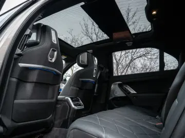 BMW i7 60 M SPORT.KRISTALL.TWO-TONE.TV.AUTOTÜR.FOND