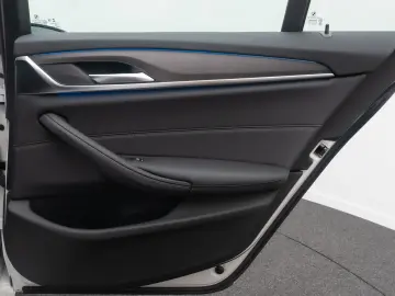 BMW 530e ACC 360  HUD DAB Memory Alarm Leder Sport