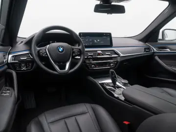 BMW 530e ACC 360  HUD DAB Memory Alarm Leder Sport