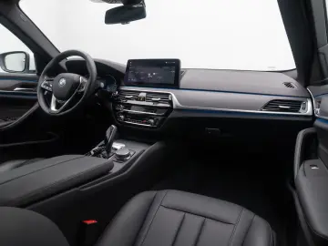 BMW 530e ACC 360  HUD DAB Memory Alarm Leder Sport