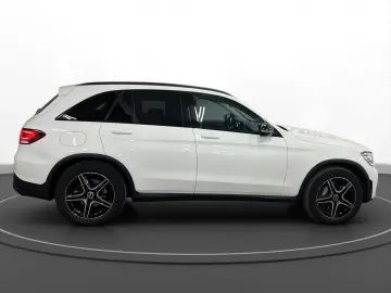 MERCEDES-BENZ GLC 300de 4Matic AMG Line AHK LED LM 19  RFK