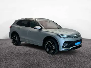 VW Tiguan R-Line TSI DSG 4M  AHK PANO STDHZ LEDER