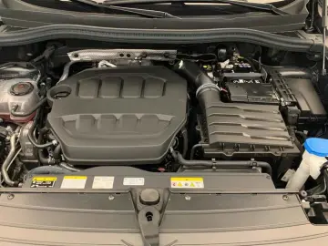 VW Tiguan R-Line TSI DSG 4M  AHK PANO STDHZ LEDER