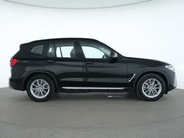 BMW X3 xDrive20i LEDER Pano Navi Kamera Parkassist
