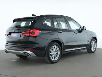BMW X3 xDrive20i LEDER Pano Navi Kamera Parkassist