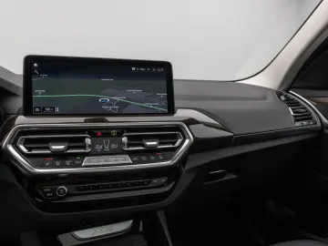 BMW X3 xD30e Panorama Kamera Laser HUD DAB HiFi 18