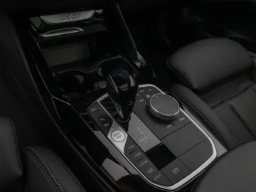 BMW X3 xD30e Panorama Kamera Laser HUD DAB HiFi 18