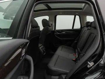 BMW X3 xD30e Panorama Kamera Laser HUD DAB HiFi 18