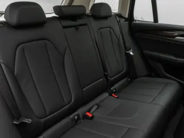 BMW X3 xD30e Panorama Kamera Laser HUD DAB HiFi 18