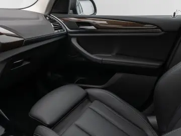 BMW X3 xD30e Panorama Kamera Laser HUD DAB HiFi 18