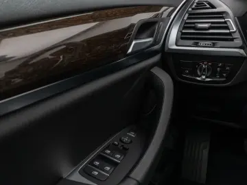 BMW X3 xD30e Panorama Kamera Laser HUD DAB HiFi 18