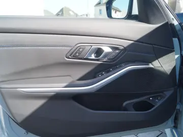 BMW 330e M Sport  Brooklyn  HUD  LED  0 5% Versteu.