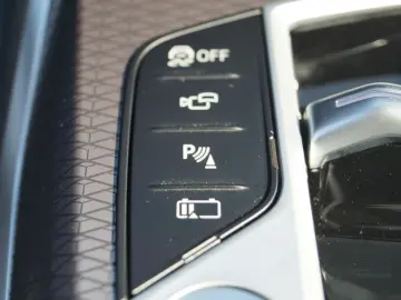 BMW 330e M Sport  Brooklyn  HUD  LED  0 5% Versteu.