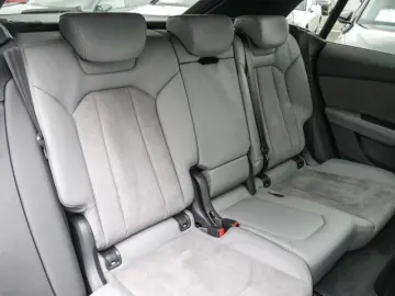 AUDI Q8 50 Qu. S LINE BLACKPAK PANO B&O AHK ALU22