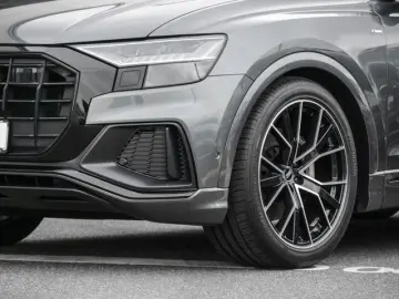 AUDI Q8 50 Qu. S LINE BLACKPAK PANO B&O AHK ALU22