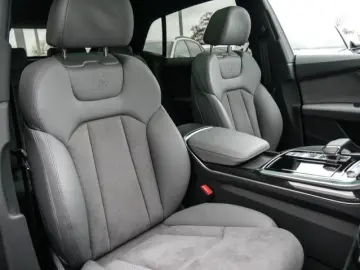 AUDI Q8 50 Qu. S LINE BLACKPAK PANO B&O AHK ALU22