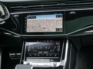 AUDI Q8 50 Qu. S LINE BLACKPAK PANO B&O AHK ALU22