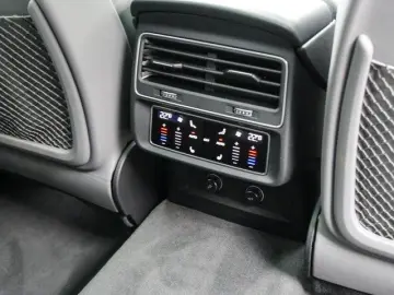 AUDI Q8 50 Qu. S LINE BLACKPAK PANO B&O AHK ALU22